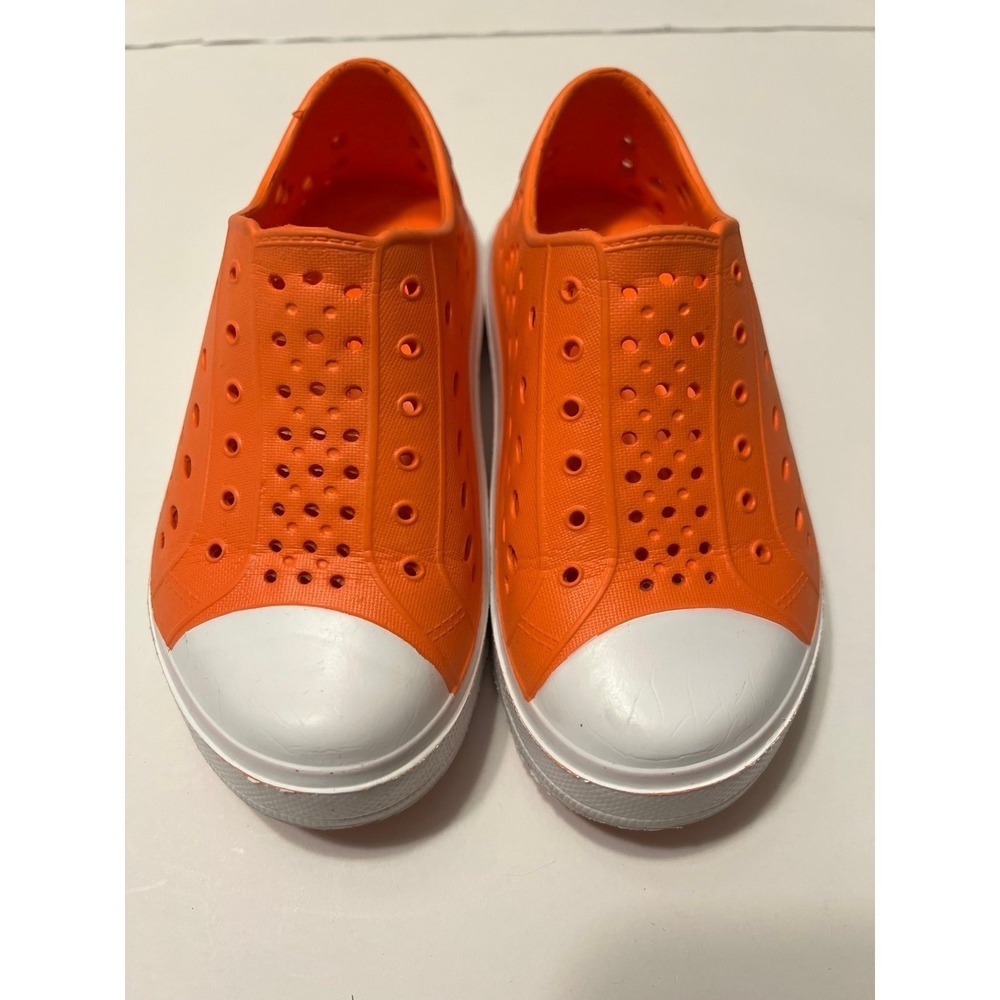 Kids size 9/10 shoes (s-149)